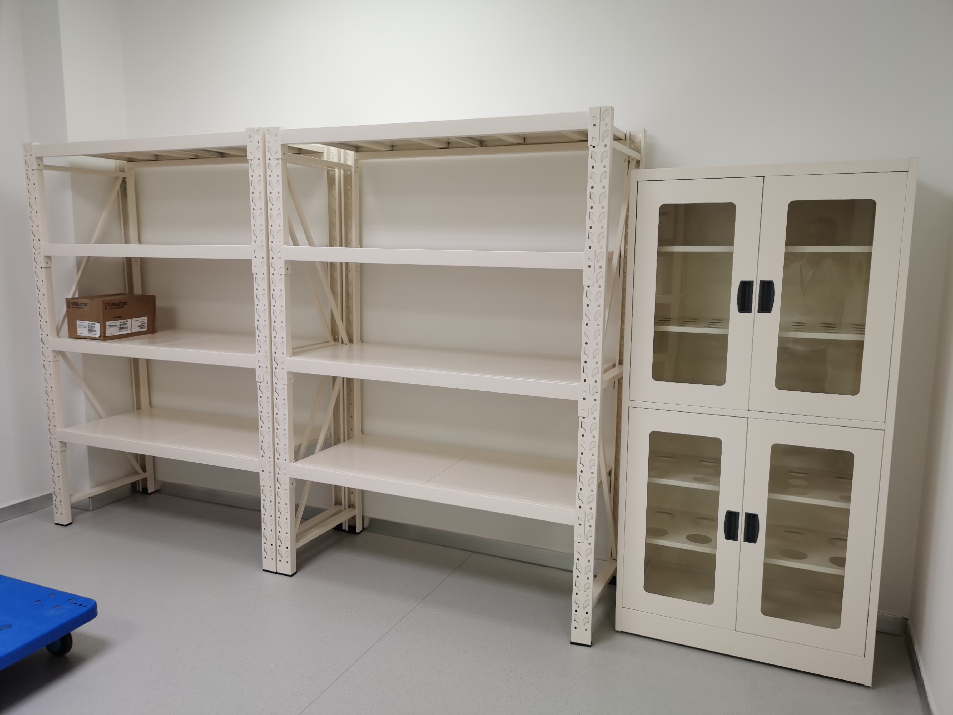 1764645858172097.jpg 实验室全钢器皿柜厂家