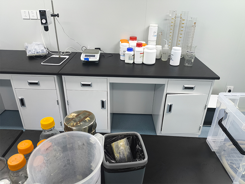 1776043994116387.jpg 实验室全钢实验台